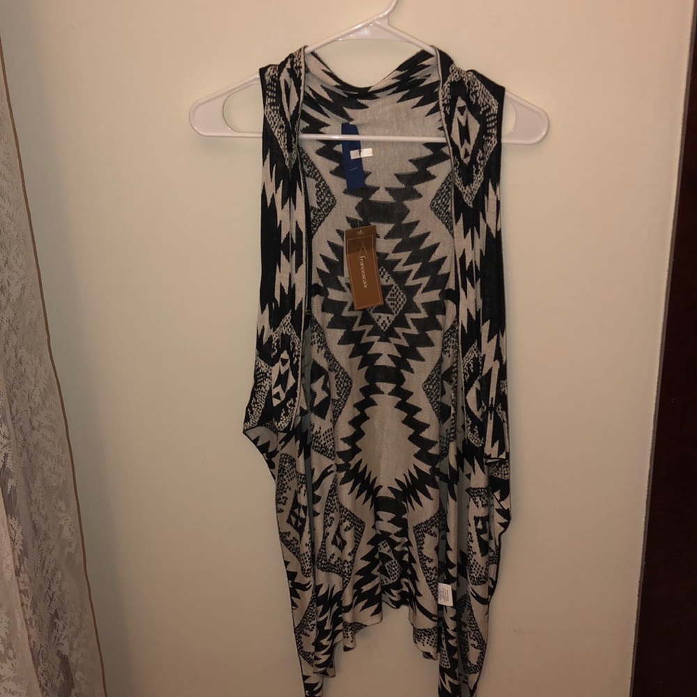 💯 NEW! Aztec Sleeveless Cardigan